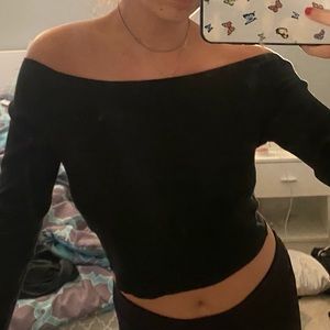 BRANDY MELVILLE OFF THE SHOULDER TOP